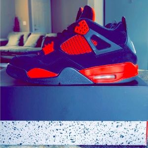 Air Jordan 4 Retro Red Thunder Size 9.5